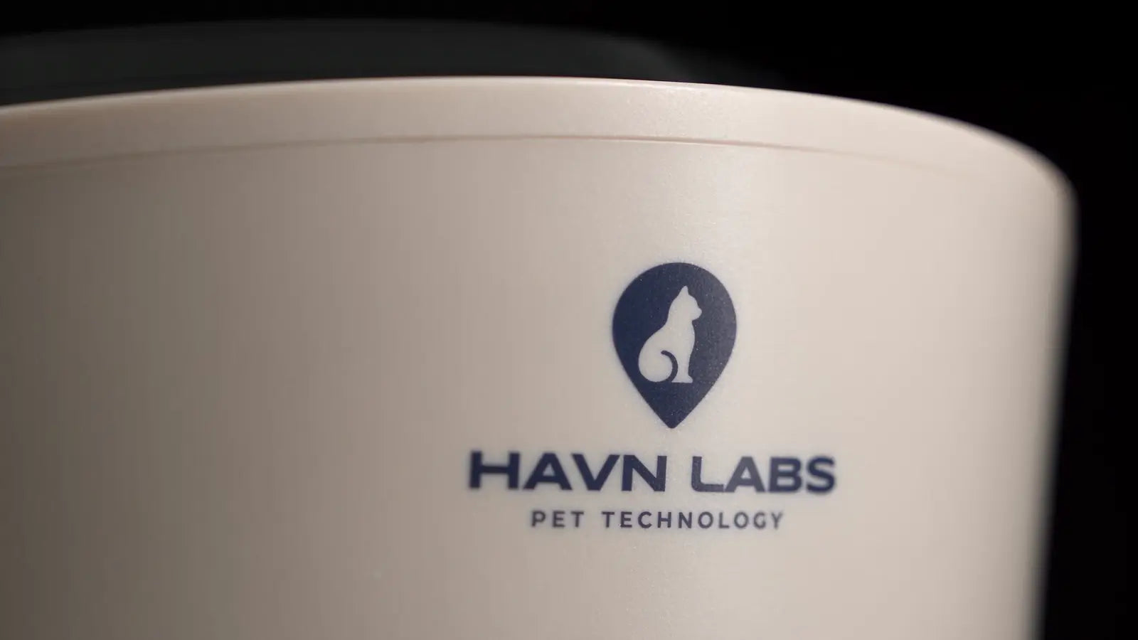 Macro detail of the food-grade ABS body and the HAVN LABS logo
